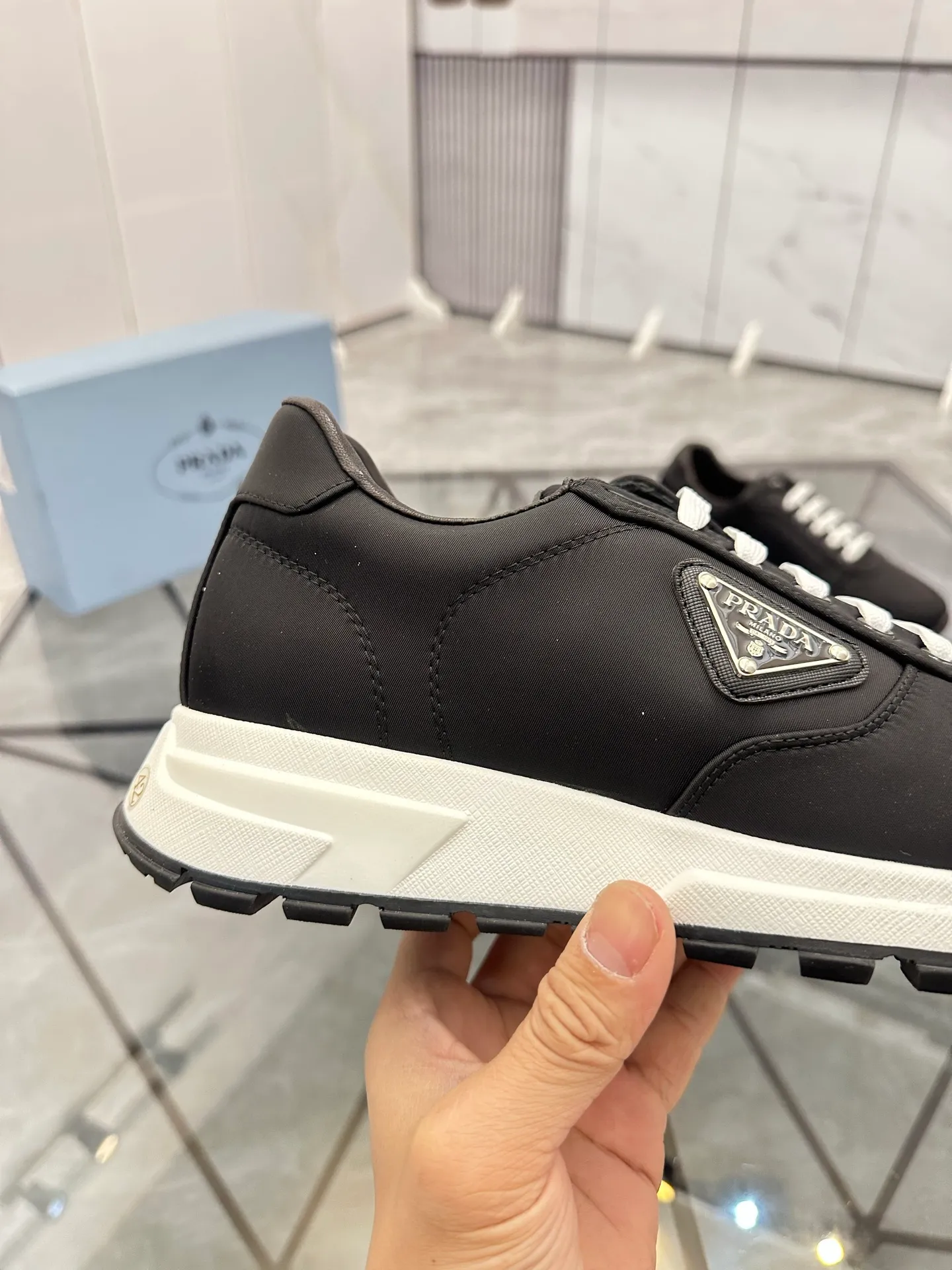 Men's shoes: 💰P440¥ Product trademark: Prada *"Prada*" low-top casual shoes Regular size: 38-44 (can be customized to 45.46) Product materials: Upper imported from the counter original fabric, sheepskin lining, original outsole. Number: 835